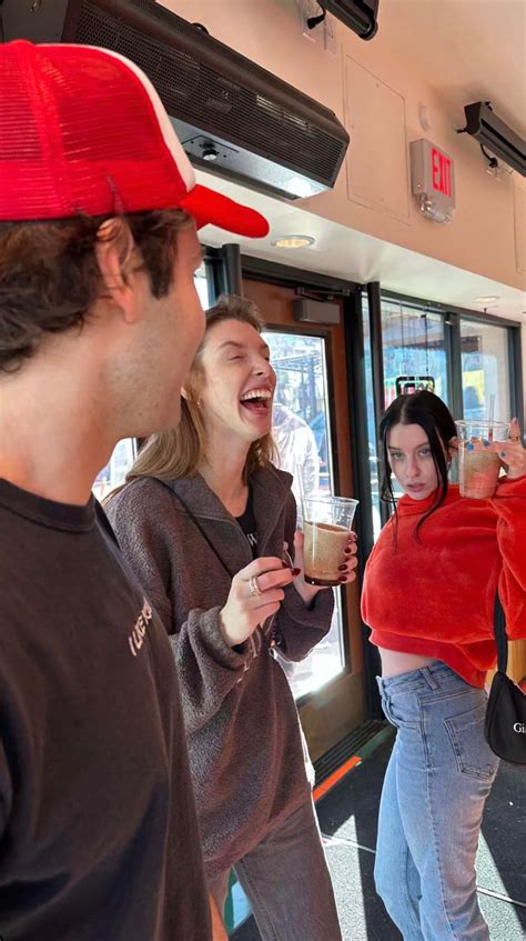 David hanging out with Carly and Erin!!! : r/DavidDobrik